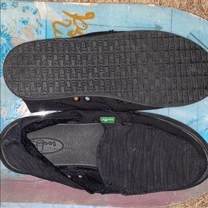 sanuk shuffle black